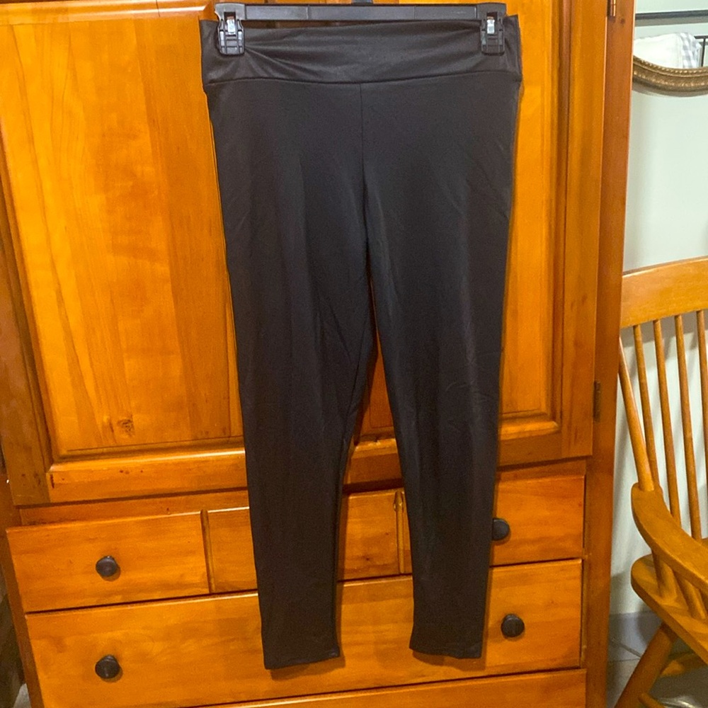 SOHO GIRLS• Size L• Lightweight Liquid Black Faux Leather Leggings